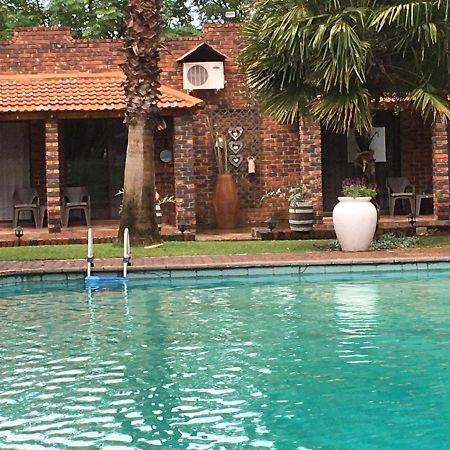 Villa Lin-Zane Vryburg ภายนอก รูปภาพ
