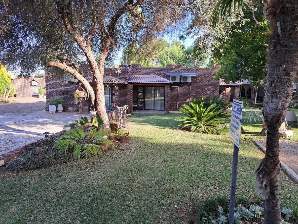 Villa Lin-Zane Vryburg ภายนอก รูปภาพ