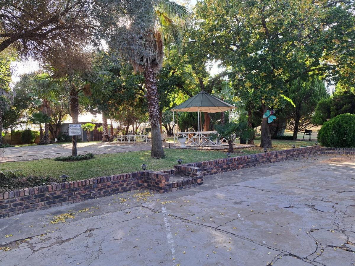 Villa Lin-Zane Vryburg ภายนอก รูปภาพ
