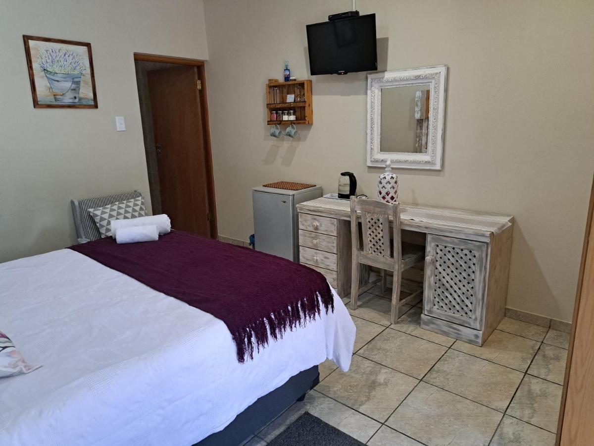 Villa Lin-Zane Vryburg ภายนอก รูปภาพ