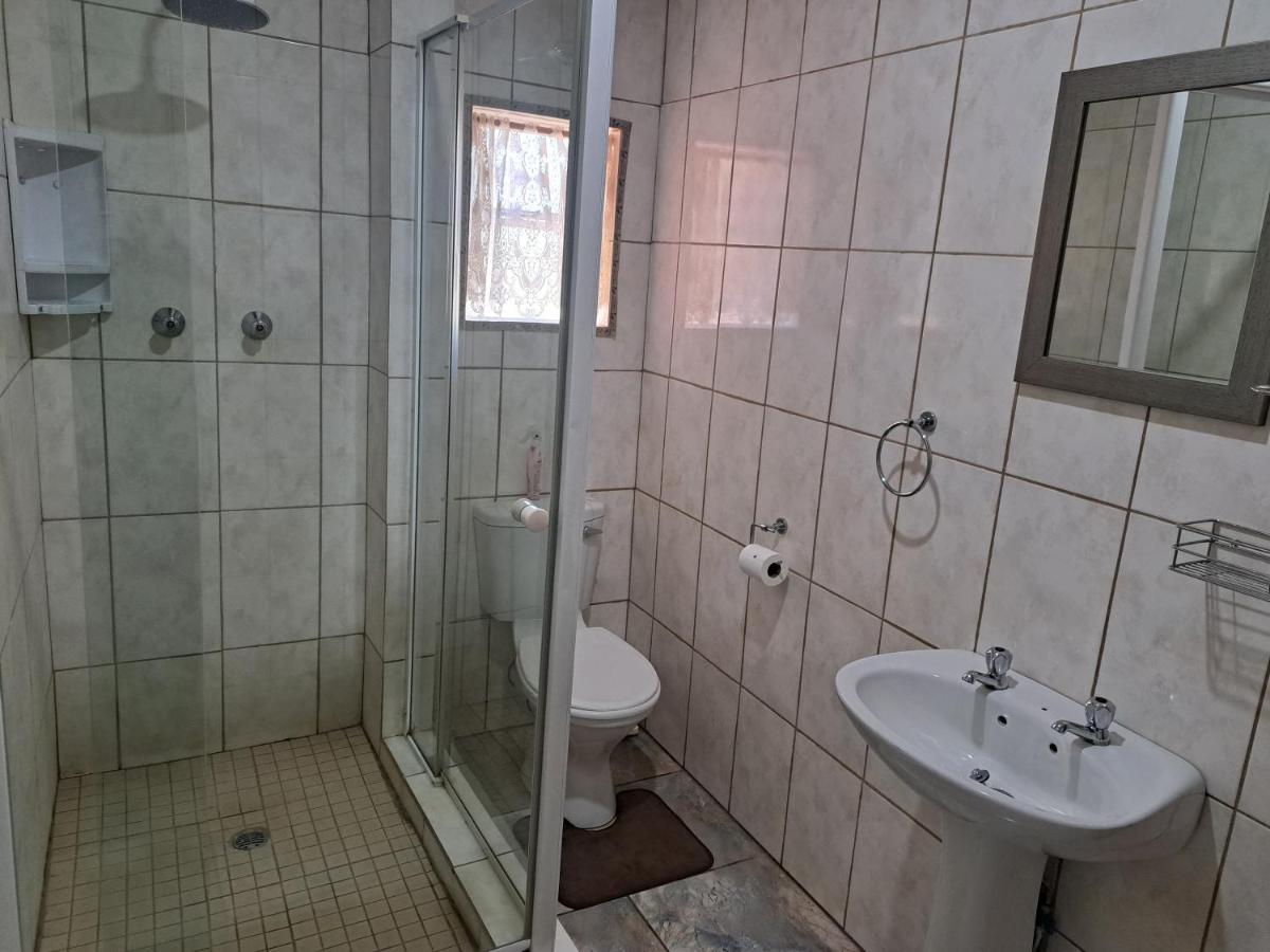Villa Lin-Zane Vryburg ภายนอก รูปภาพ