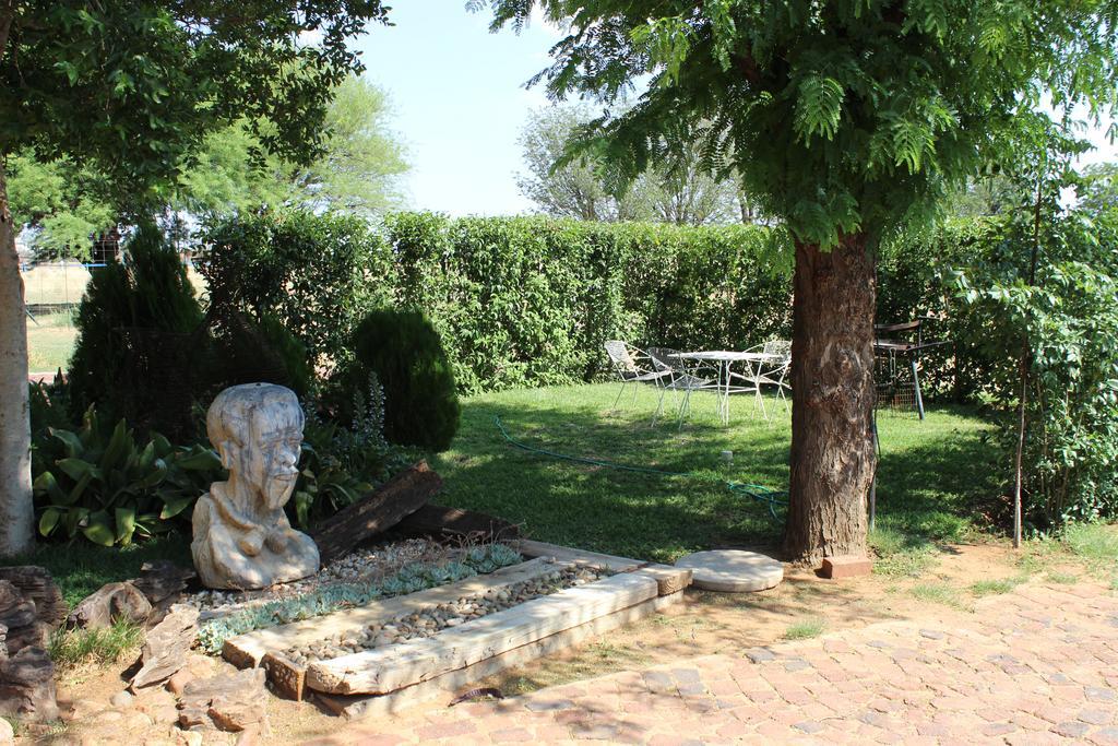 Villa Lin-Zane Vryburg ภายนอก รูปภาพ