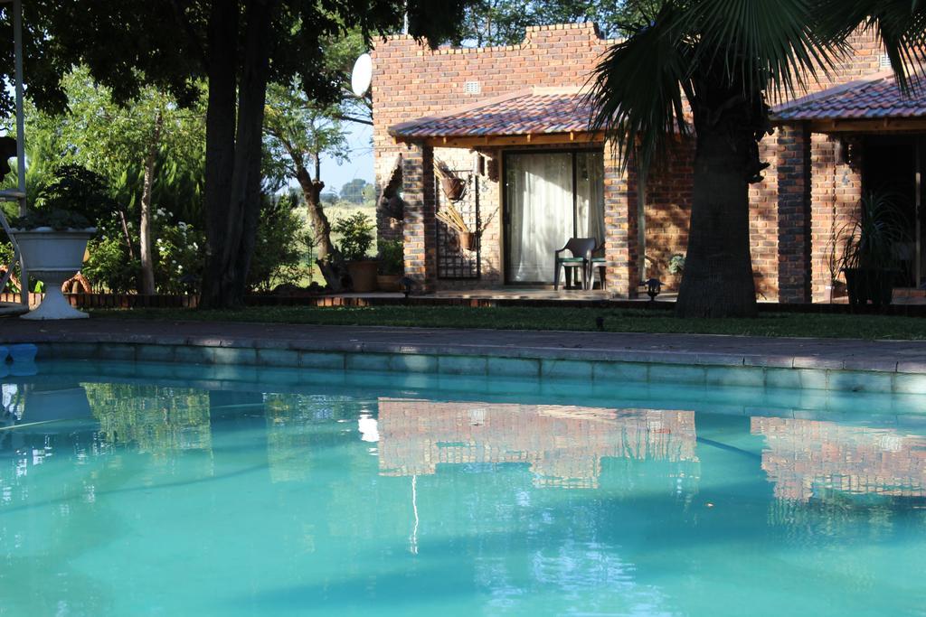 Villa Lin-Zane Vryburg ภายนอก รูปภาพ