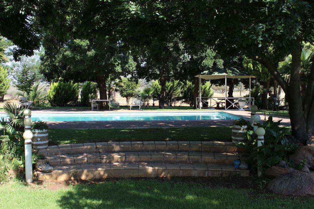 Villa Lin-Zane Vryburg ภายนอก รูปภาพ