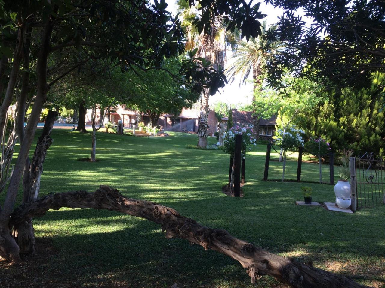 Villa Lin-Zane Vryburg ภายนอก รูปภาพ
